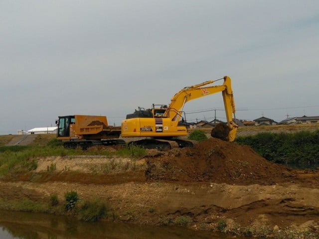 掘削工（低水護岸）ICT建設機械　掘削状況